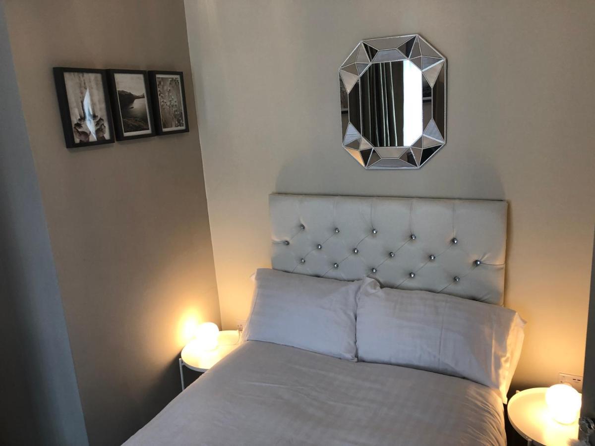 3 Double Bed Brittania Styled Central Home Near Lfc Sleeps 6 With Free Business Super Fast Fibre Broadband Liverpool Dış mekan fotoğraf