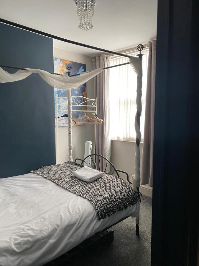 3 Double Bed Brittania Styled Central Home Near Lfc Sleeps 6 With Free Business Super Fast Fibre Broadband Liverpool Dış mekan fotoğraf
